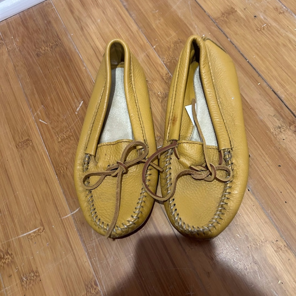 Super Comfy Minnetonka Women's Moccasins - Size 6, Gently Used